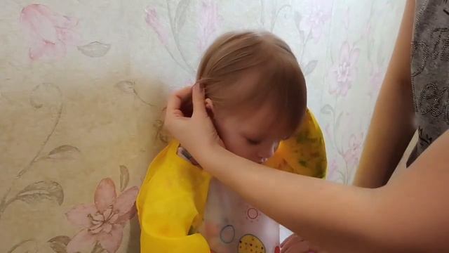 Как подстричь ребенку челку. How to cut a baby's bangs. смотреть онлайн