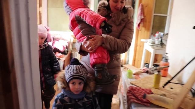 ПРОНИКЛИ на чужую дачу! Топим печку, кушаем, отдыхаем смотреть онлайн