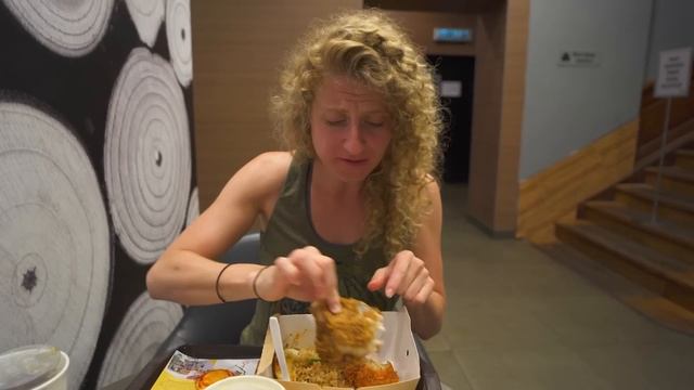 Street Food in Penang, Malaysia - TRYING MALAYSIA MCDONALDS NASI LEMAK | MCDONALD'S AROUND THE WORL смотреть онлайн