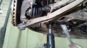 Додж караван 4 снятие рычага с левой стороны