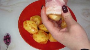 Запечённый картофель в беконе. Картошка в беконе