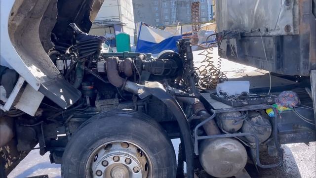 Первый запуск после ремонта. Регулирую клапана на Volvo f смотреть онлайн