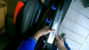 Как разобрать переднюю и заднюю двери автомобиля Toyota Land Cruiser 200.