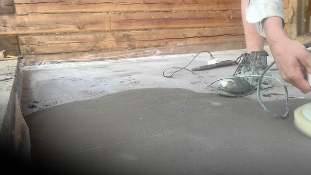 затирка стяжки, затирочной машинкой Фиолент переделанный, с диском эйбеншток.