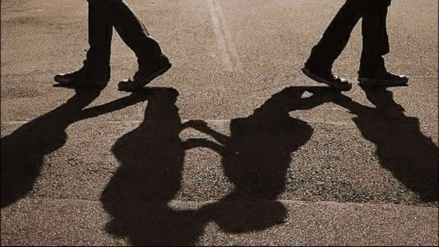 ЧТО ДЕЛАТЬ, КОГДА ЛЮБОВЬ ВСЕЙ ВАШЕЙ ЖИЗНИ РАССТАЕТСЯ С ВАМИ? смотреть онлайн