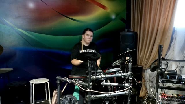 Екатерина Ковалёва играет на ударных "Меланхоличный блюз" смотреть онлайн