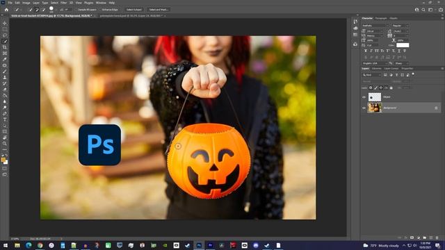 Photoshop : How to Put an Object behind Another (Fast Tutorial) смотреть онлайн