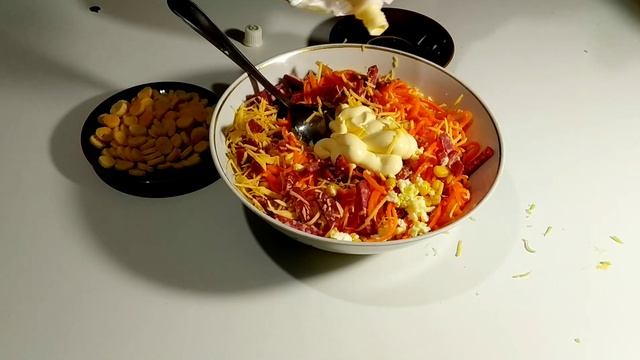 Очень ВКУСНЫЙ САЛАТ с корейской морковью "Лисичка" — Простой САЛАТ, который РАЗМЕТАЮТ в ПУХ и ПРАХ! смотреть онлайн