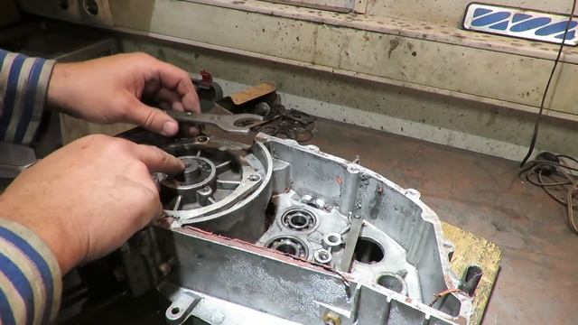 Переборка двигателя ИЖ Юпитер 5 патрубки цепи головки цилиндров съёмник крышек кривошипов смотреть онлайн