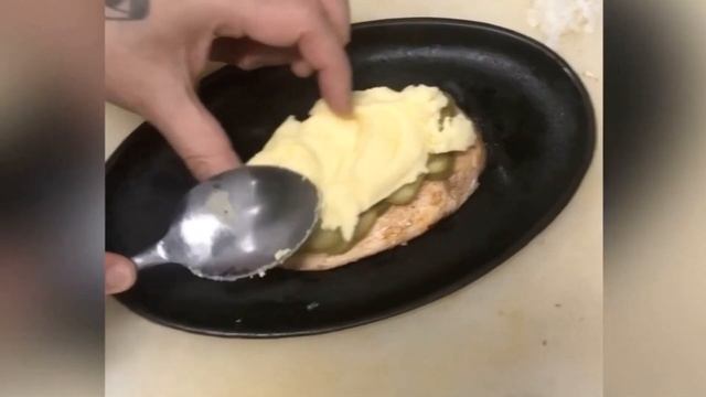 Куриная грудка под сливочно грибном соусе с пармезаном смотреть онлайн