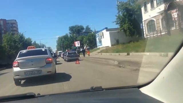 В Пензе машина ГИБДД врезалась в учебный автомобиль смотреть онлайн
