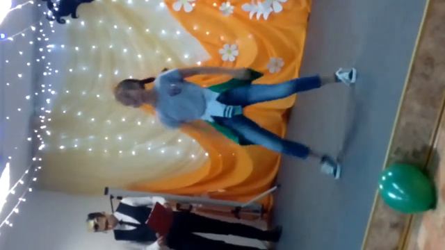 Странный танец на день мам смотреть онлайн