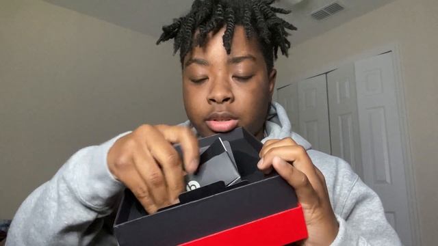 Unboxing Dr Dre beats EP HeadPhone смотреть онлайн