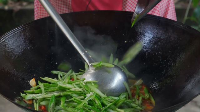200元買坨牛肉，小雨做泡椒牛肉，超大一盤又酸又辣，吃起來太過癮！ 【市民朱小雨】 смотреть онлайн