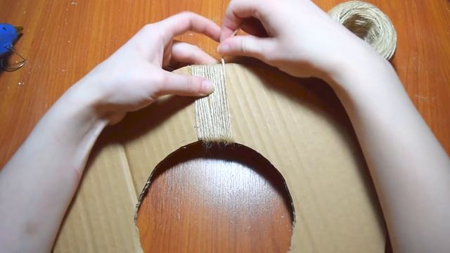 Рождественский венок из шишек. Мастер класс. смотреть онлайн