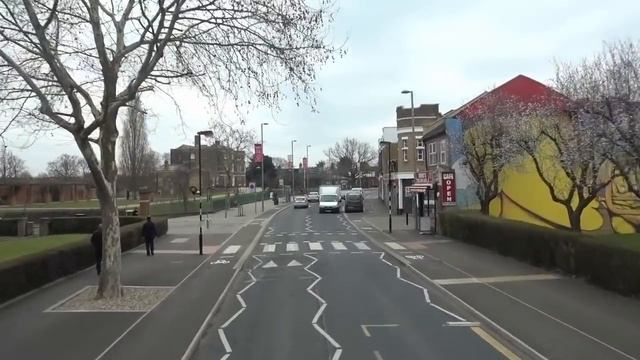 London Buses - Route 123 - Wood Green to Ilford смотреть онлайн