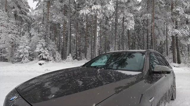 BMW F11 M550d Snow Driving