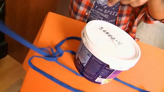 Как перенести банку с краской с помощью веревки смотреть онлайн