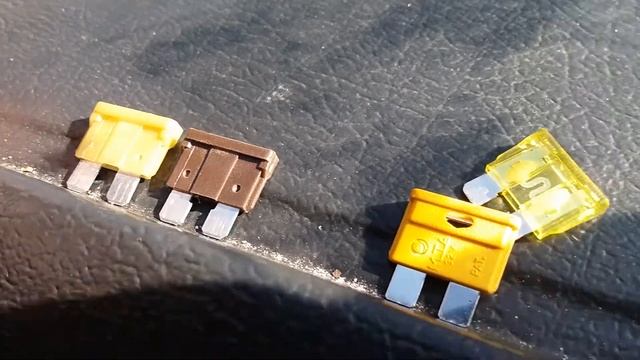 Как не нужно менять предохранители. Или почему может загорется авто. смотреть онлайн