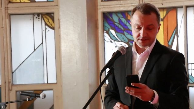Тарас Креминь читает стихотворение отца смотреть онлайн