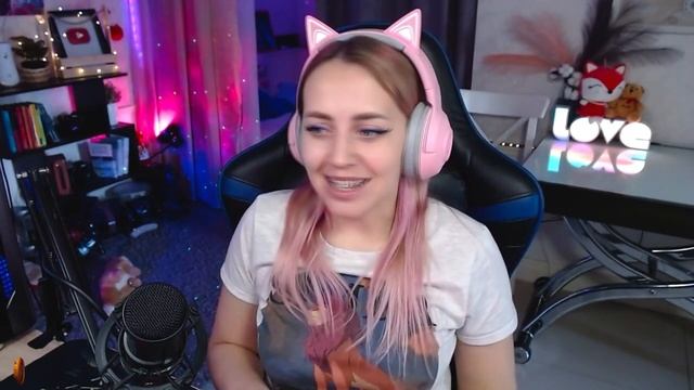 Заряд от "убежище хомяка" и попытки сделать сальто в кровать ? от Helen Fox ? смотреть онлайн