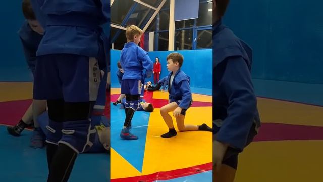 Изучаем потихонечку. Пишите вопросы в комментариях #спорт#дети#самбо#борьба#СтефанЛукинСамбо смотреть онлайн