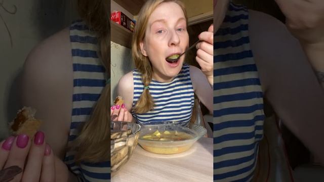 МУКБАНГ: Не пошла на работу. Гороховый суп и маринованные грибы. смотреть онлайн