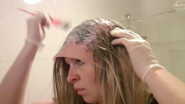 Мелирование через шапочку в домашних условиях. Сам себе мастер. смотреть онлайн