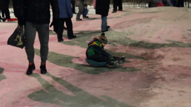 Красивые ЁЛКИ ? на Новый год, Рождество. Салют смотреть онлайн