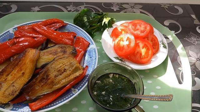 ?Баклажаны с помидорами и перцем в ароматной заправке.? смотреть онлайн