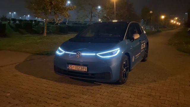 Volkswagen ID3 1st Plus 2021 - FIRST look in 4K | Interior - Exterior (Day - Night), Ambient lights смотреть онлайн