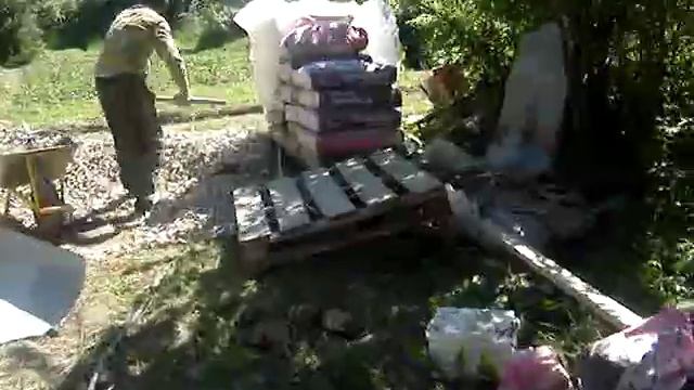Заливка фундамента вручную!!! Своими руками!!!1часть!!! смотреть онлайн