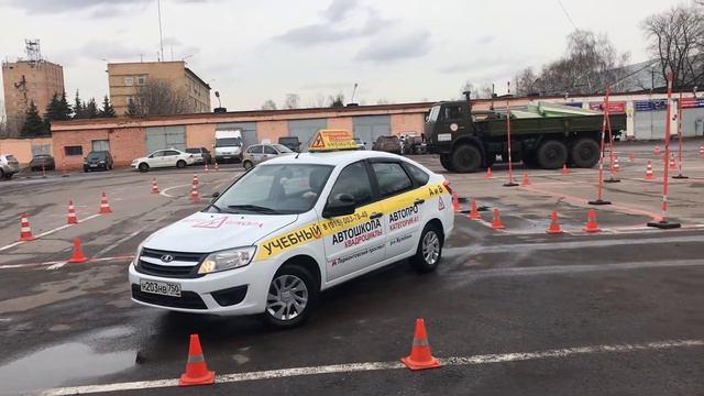 Заезд в бокс задним ходом! смотреть онлайн
