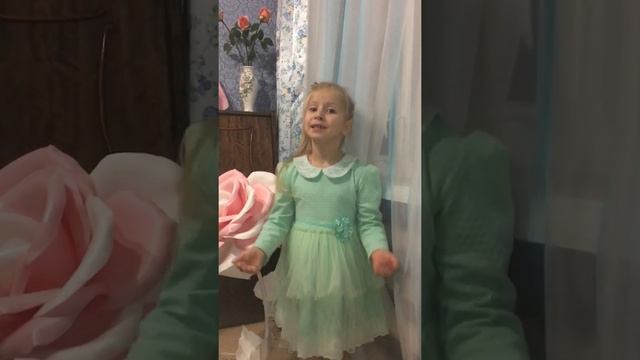 «Мама спит, она устала», Читает Варвара Мещерякова, 6 лет смотреть онлайн