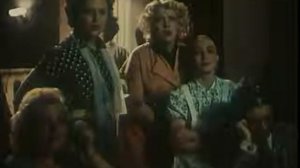 «По песку иду прибрежному», кадры из фильма «Она вас любит», 1956 г.