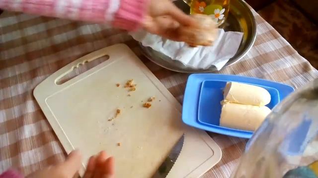 ВОТ КАК ПРАВИЛЬНО КУШАЮТ ОБЫКНОВЕННЫЕ ПРЯНИКИ. ОБЕД. смотреть онлайн