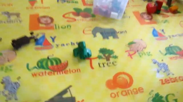 Семья Бровченко. Специальный коврик для детей - профилактика от переохлаждения при играх. смотреть онлайн