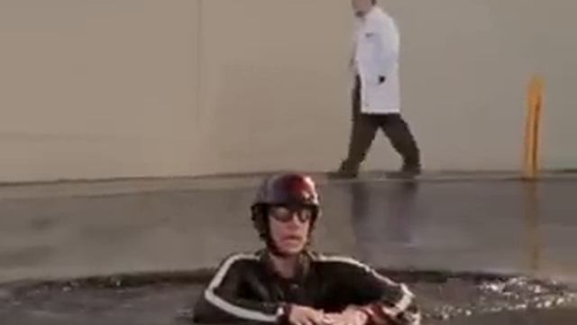 Какая большая лужа(клиника)Scrubs смотреть онлайн