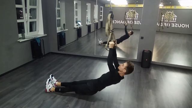 ПОДТЯГИВАНИЯ НА ПЕТЛЯХ TRX l ПОДВЕСНОЙ ТРЕНИНГ смотреть онлайн