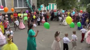 Финальный танец с шарами на выпускном 2016. Воспитатель Леонтович С.  В.