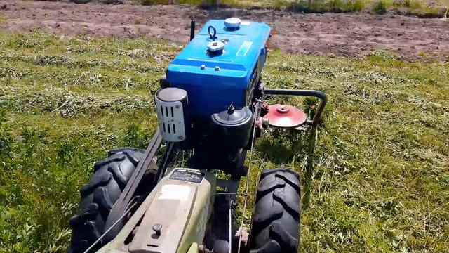 КОСАРКА ДО МОТОБЛОКА в роботі ЯК РОТАШОВАНІ НОЖІ,як вона косить.Роторна косарка до важкого мотоблок смотреть онлайн