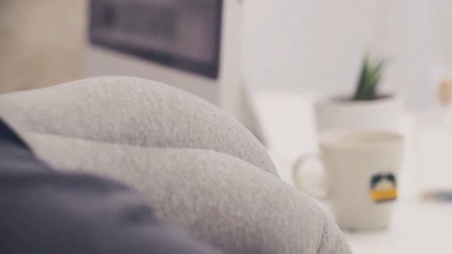 OSTRICHPILLOW® ПОДУШКА-СТРАУС Comes To Russia смотреть онлайн