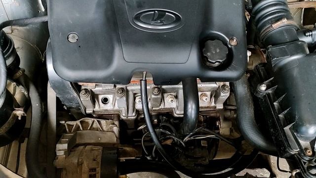 Замена свечей зажигания на авто ВАЗ 2112. Откручивать на горячую, а закручивать на холодную. смотреть онлайн