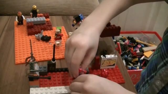 Арсений строит свой мир из ЛЕГО, майнкрафт, зомби Lego, minecraft, zombie 1 смотреть онлайн