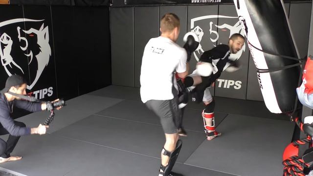 Кикбоксинг спарринг.webm смотреть онлайн