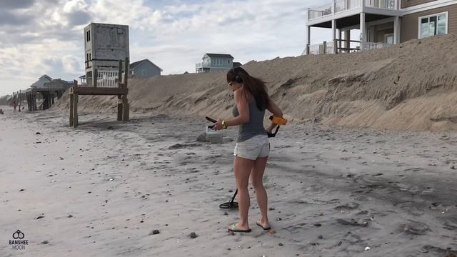 Farm Girl finds 1944 penny metal detecting on the beach using Garrett ACE! смотреть онлайн