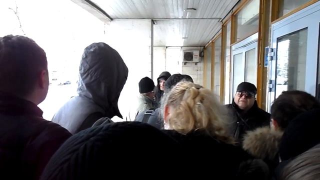 конец хвоста очереди в МИФНС 15 СПб (04.03.11 - 08:45) смотреть онлайн