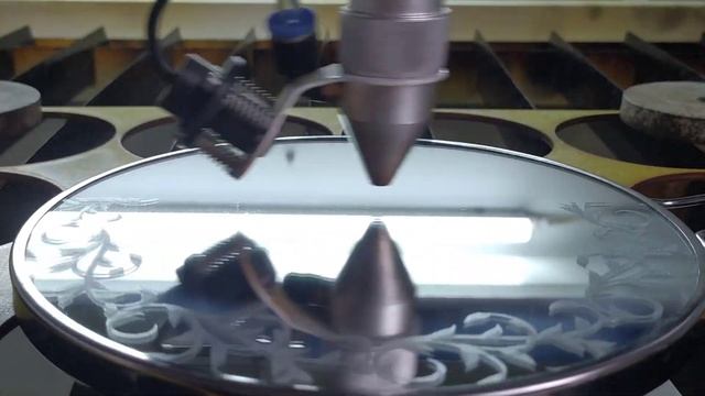 Лазерная гравировка зеркала | Mirror laser engraving смотреть онлайн