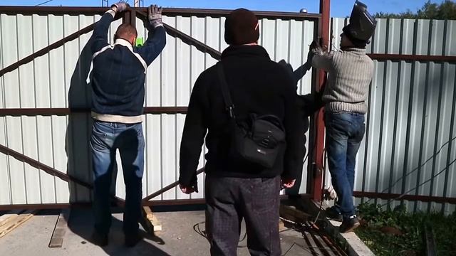 Установка ворот на столбы смотреть онлайн