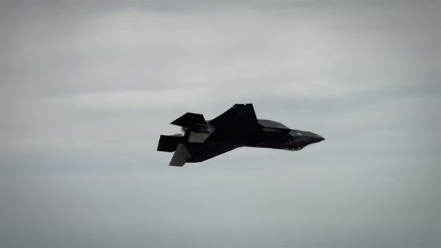 F-35 Lightning II - Lockheed Martin's stealth multirole combat jet for air superiority смотреть онлайн
